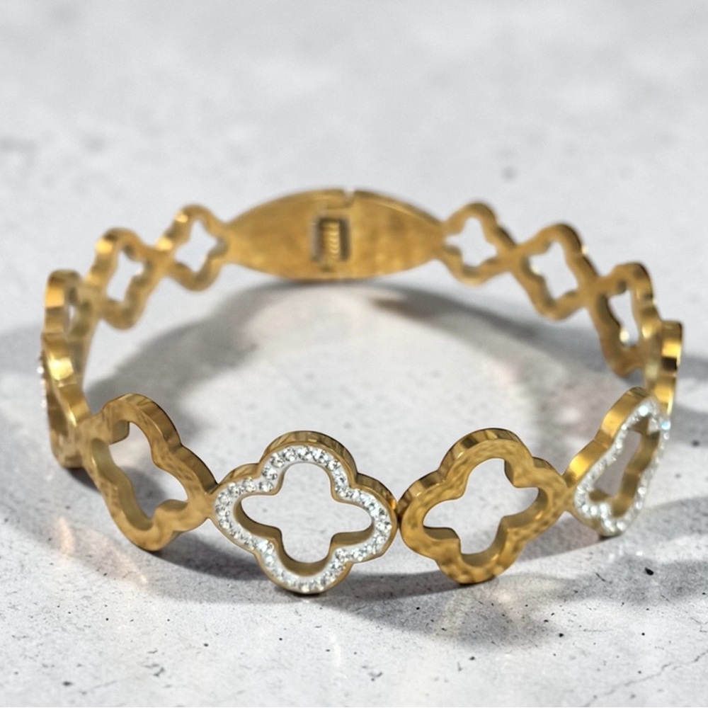 Gold Clover Link Bracelet with Pavé Accents - Women’s Jewelry
